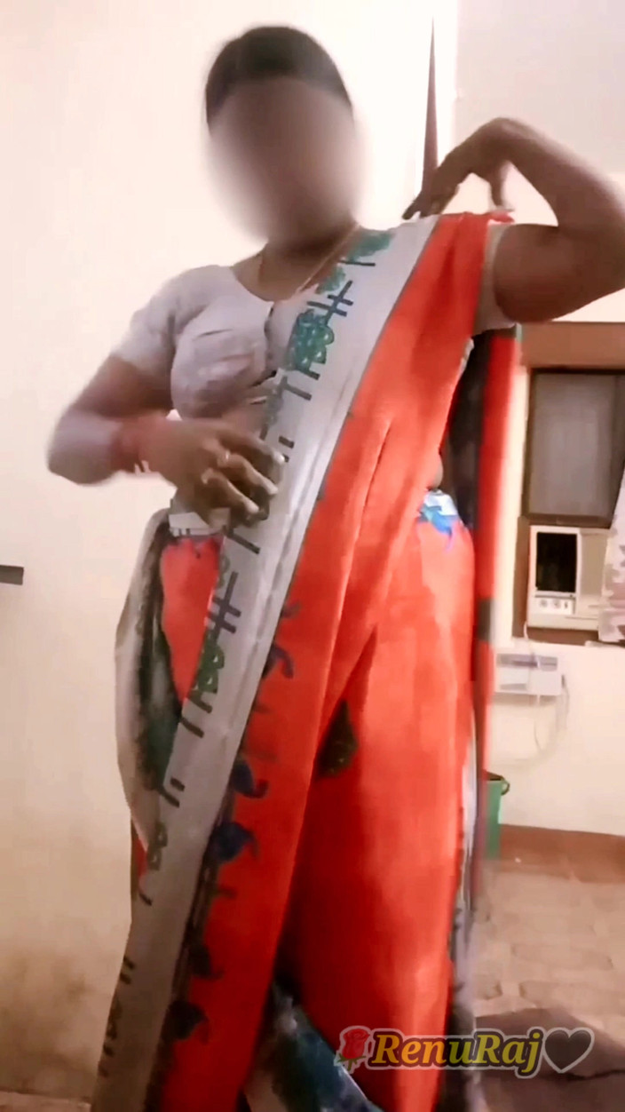 RenuRaj: Индийская тамильская толстушка жена дези Латха обнаженное тело показывает большие сиськи, задница, волосатая киска Saree соблазняет