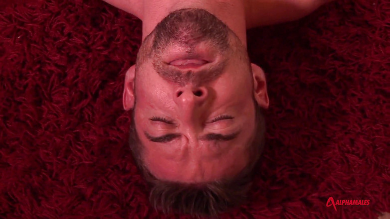 AlphaMales: Tôi xem - người đàn ông cơ bắp bị nện