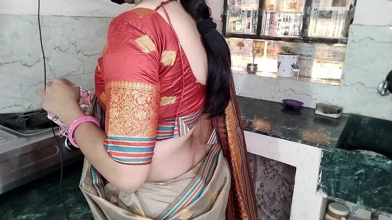 Firee Couple: Village Bhabhi First Time Sex with Devar in Kitchen, Desi...