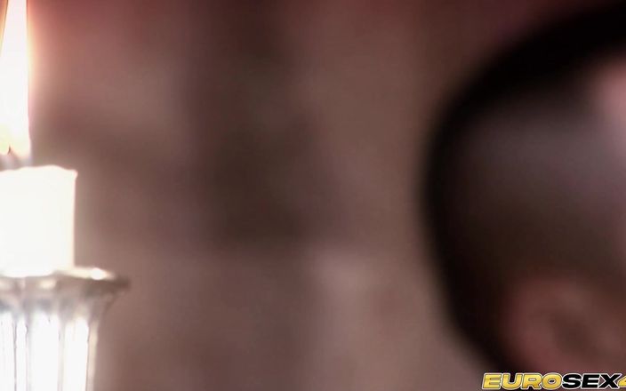 Porn Gutter: Omättlig MILf blir dubbelborrad