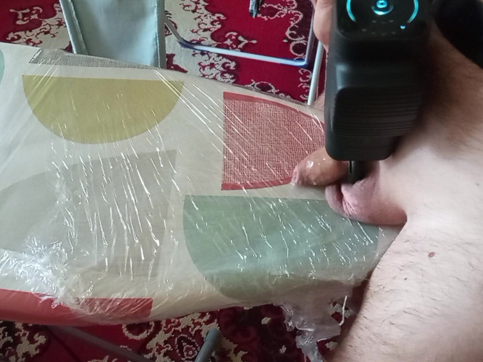 White Ukrainian Dick: Masturbarme Para Correrme Con Mi Vibrador Favorito.