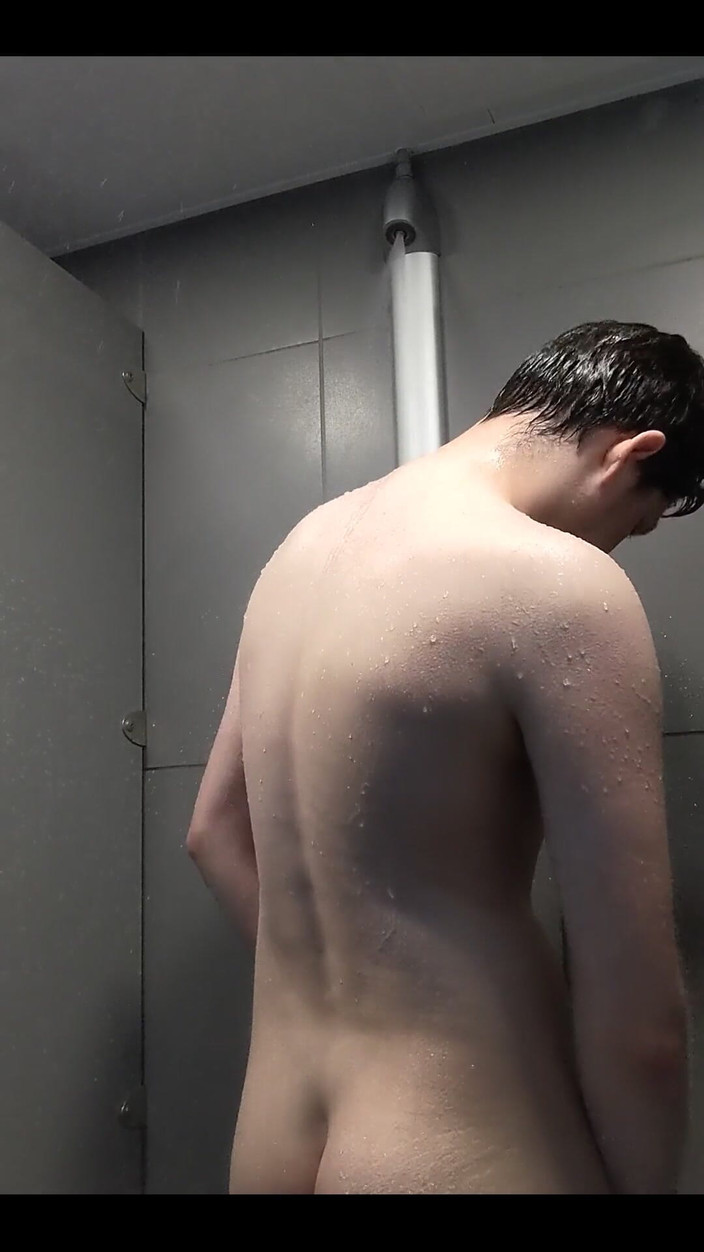 Bob Steel: Tắm tại phòng tập thể dục 