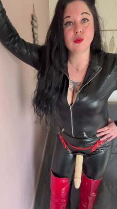 Maitresse Clara: 8 Stunden auf meinen Befehl...