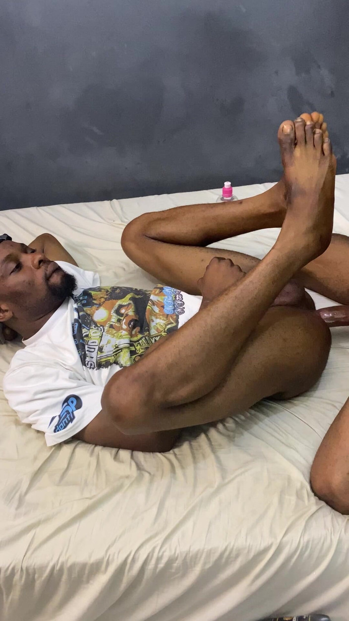 assdriller50: वरिष्ठ भाई मेरी गांड के साथ खेल रहा है