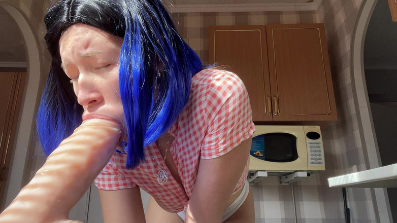 Stacy_via: Dildo Canavarı. Dev dildo. Büyük dildo. Saliva ile oral seks