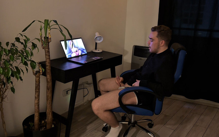 Arg Boys: Rider dildo hårt och munkavle på sin stora kuk