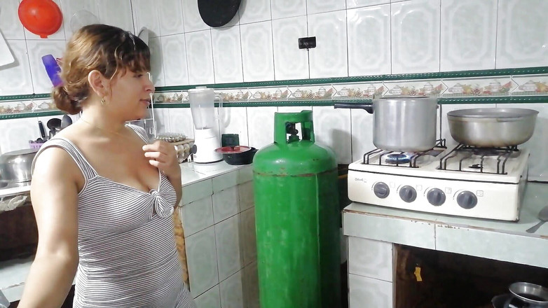 ANGELES: 배관공과 발정난 섹스