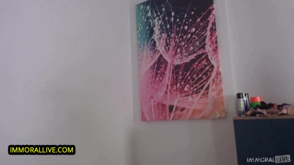 Immoral POV: Une MILF aux courbes monstrueuses reçoit un creampie par un...