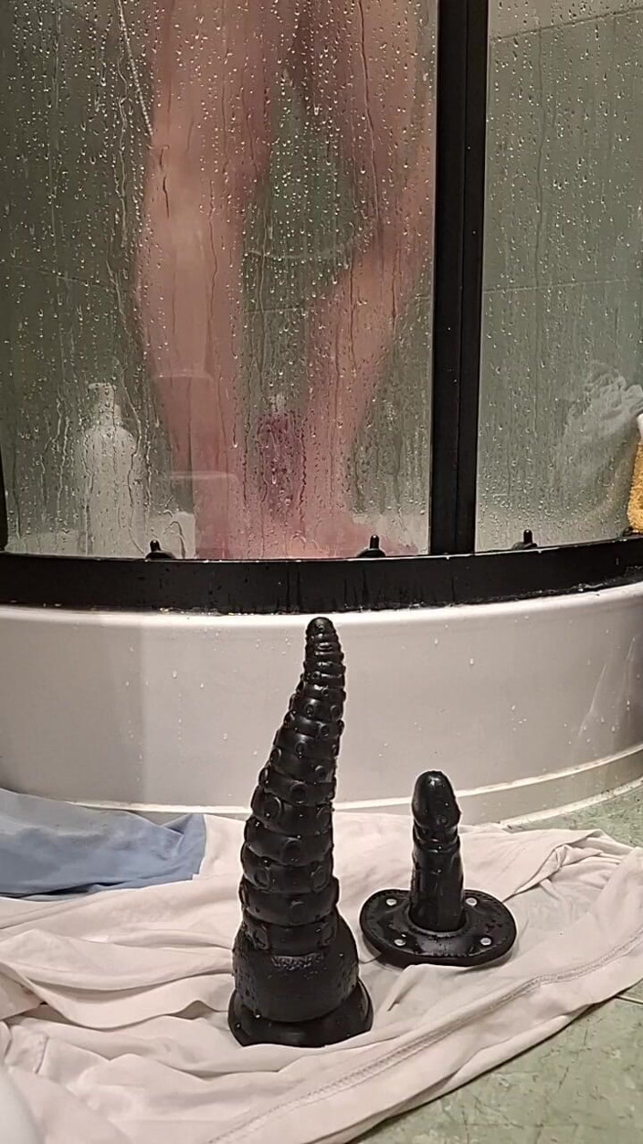 Milifalcon: Ich Wasche Meinen Dildo Und Mich Selbst Sehr Gründlich
