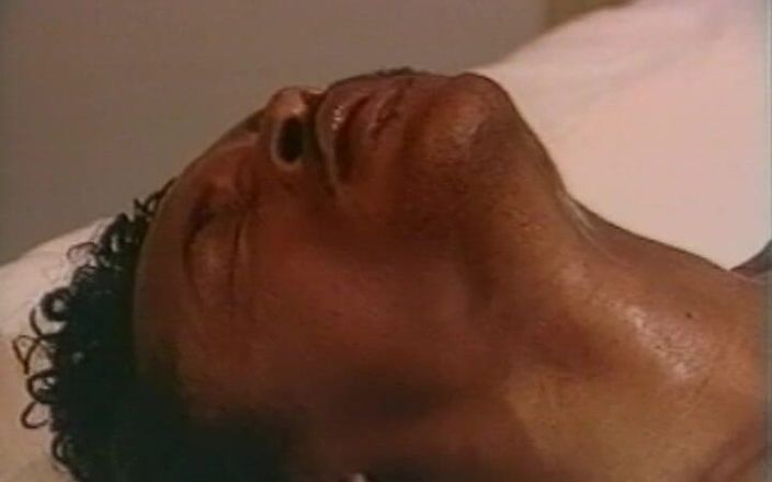 Gay RetroX VHS: Pertukaran nafsu cowok berapi-api 4