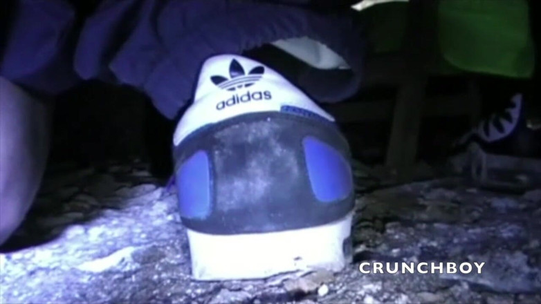 Crunch Boy: 라틴계 창녀는 지하실에서 지배적 인 최고에 의해 따먹혀