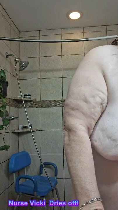 BBW nurse Vicki adventures with friends: Sau khi một y tá sshower nóng bỏng vicki khô...