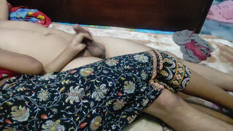 Xtra hot001: Sexy manželka dává honění a výstřik