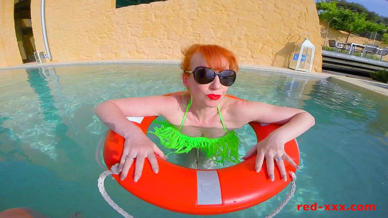 RedXXX: 泳池边色情