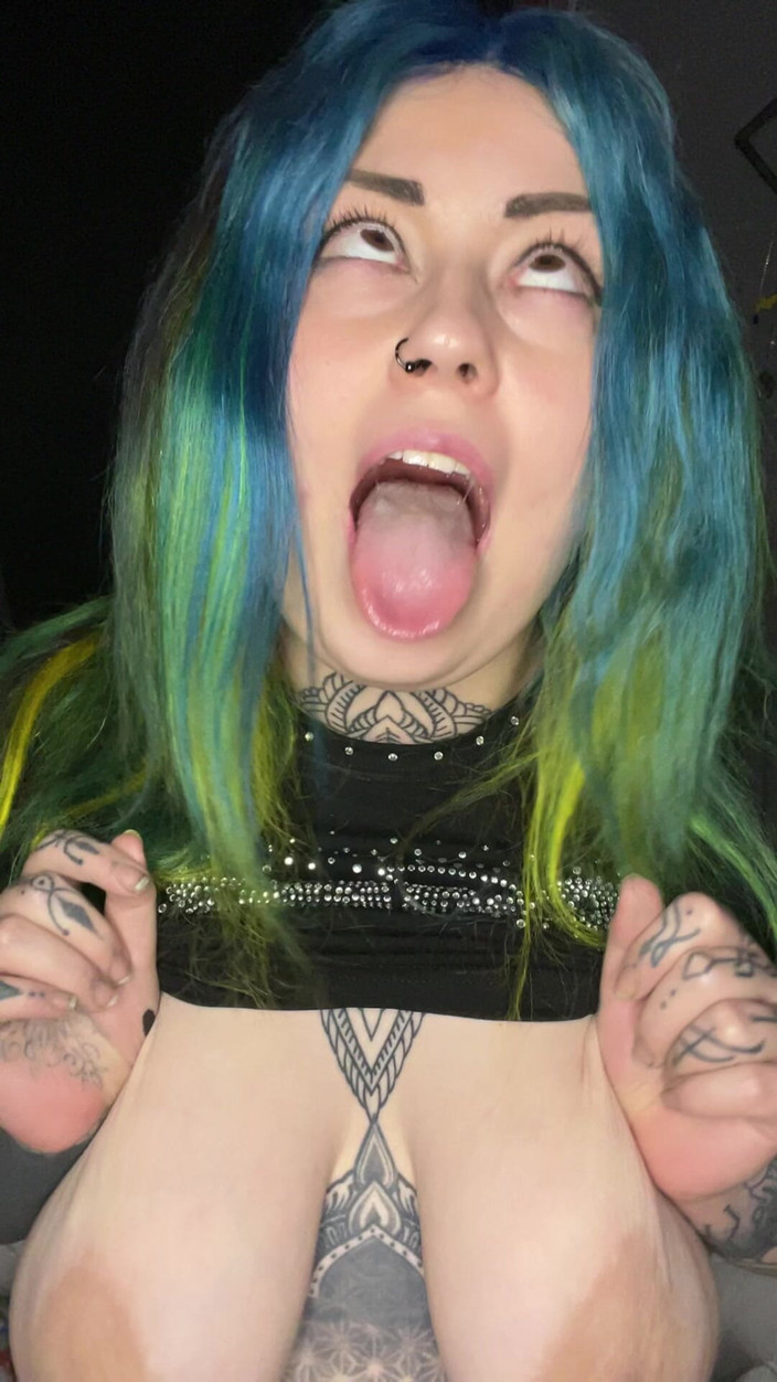 Miss Valentina: La principessa gotica ahegao tettona