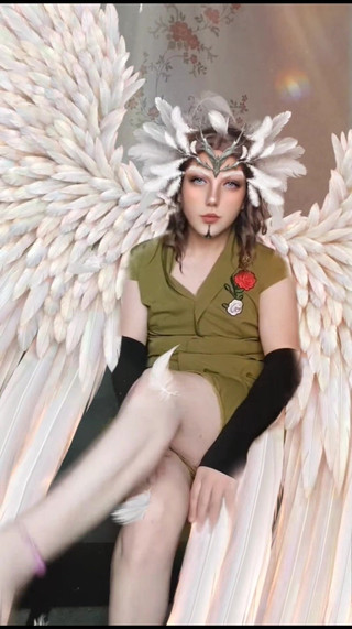 Kitty_Cross: 天堂辣妹：光滑、性感和天使般的女同