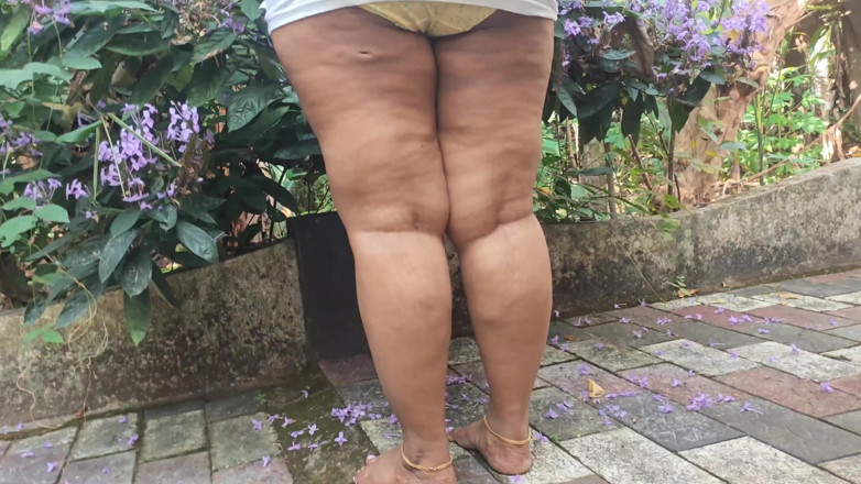 Anne Ipe: Beautiful Desi Girl Getting Nude Outside in the Garden