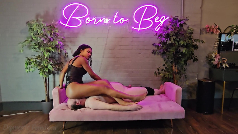 Domestic femdom: Jak Dlouho Vydržíš Pod Mým Dokonalým Zadkem?