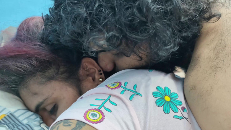 Vaigavarun45: Caliente beso de culo en romance en falda
