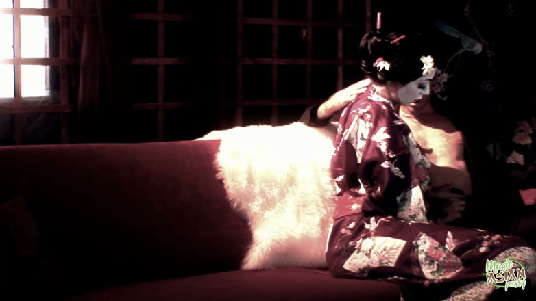 Magic Asian Pussy: Eine Cosplay-Session, bei der die Geisha Sie zu Wolke neun...
