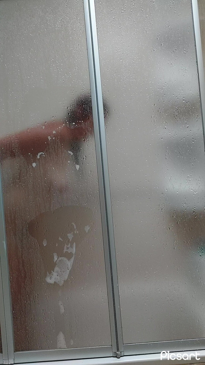 Softbrattypuppy: Sledujte mě ve sprše, aniž jsem si toho nevšimla