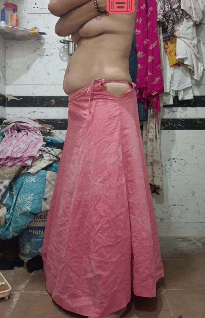 Priyahot77: Priya bhabi đẹp phía sau đít bự tắm video