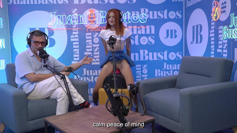 JuanBustos: Megan Russo liten rödhårig rider kuk och vibrerande maskin i...