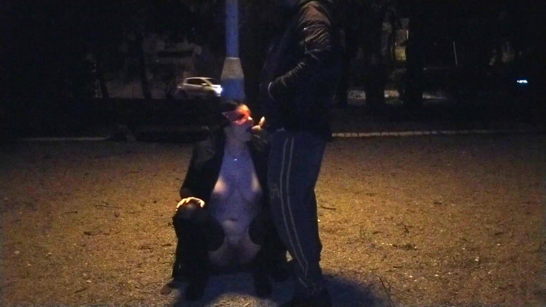 Toilet Mommy: Děvka manželka pije chcanky ve veřejném parku