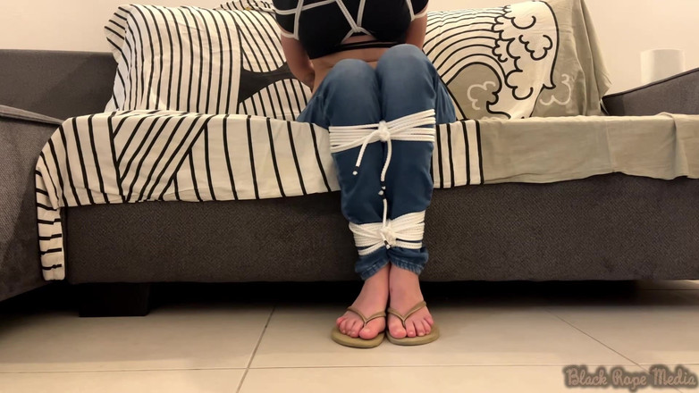 Miriam Slave: Miriam - आंखों पर पट्टी बांधकर तड़पना