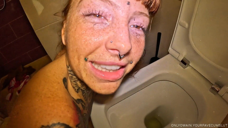 Yourfavecumslut: Голодную до писсы шлюшку используют