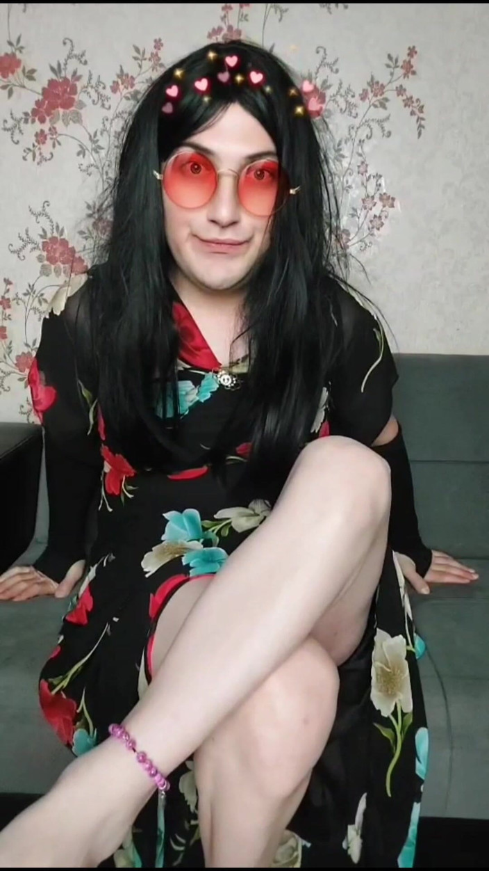 Kitty_Cross: Rosa florido e cabelo preto fofa jovem
