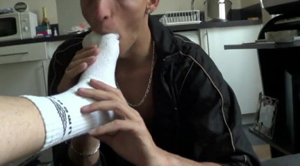 Sneaker gay: Sniff feet master and fucked hard in sneaker
