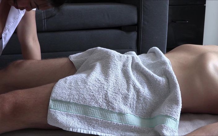 Cuckoby: Massage sexuel thaïlandais avec branlette pour traire du sperme