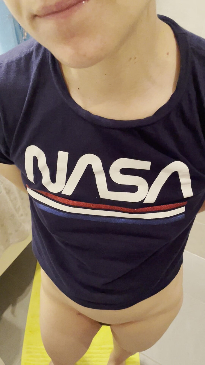 Dazzlingfacegirl: Sloužím mu jako prázdná koule