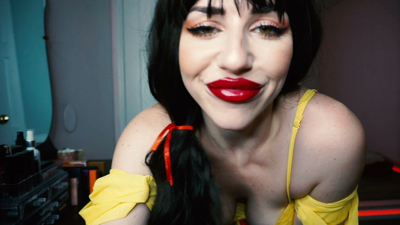 SavvyStar: Belles Big Red Lips
