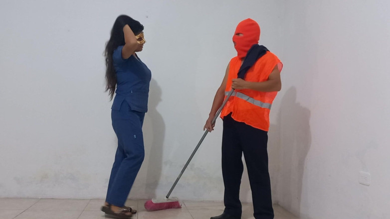 Anarusa: The Sweeper Has a Quick Adventure with the Presumptuous Nurse