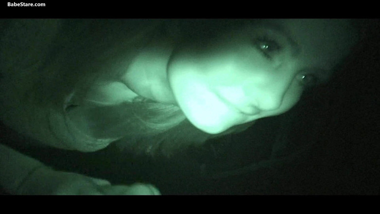 Babe Stare: ステイシーは彼女のイラマチオスキルを披露