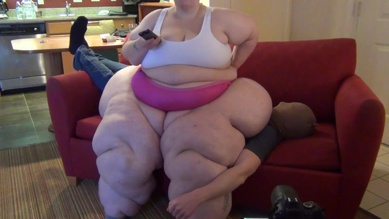 Full Weight Productions: Bobbi Jo smashes him into the sofa