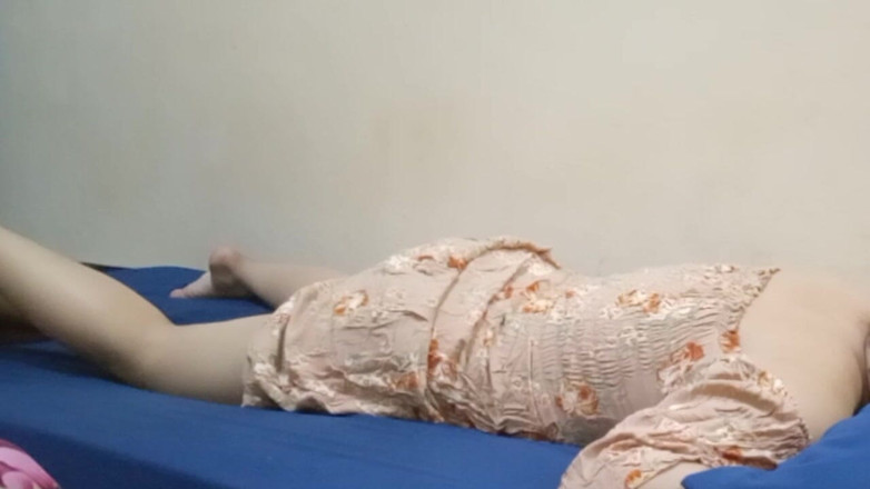 Angelina Pop: Prova a non essere tentato massaggiando la matrigna