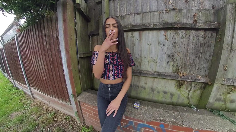 VR smokers HD-2D Videos Only: Kim modèle - jean foncé