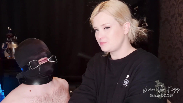 Diana Von Rigg: Hogtie lucha por mi saliva