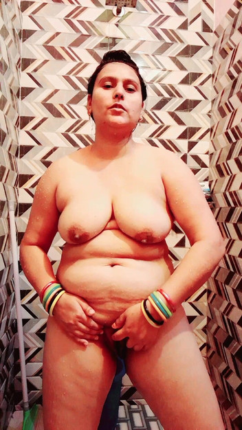 Puja555: Escena de baño india