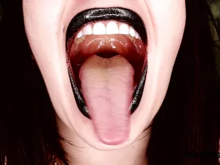 Tu n’as pas eu la permission de te branler devant d’autres modèles ! Dévore et exécutrice !