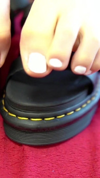 Who's a Fan of Oiled up Toes?