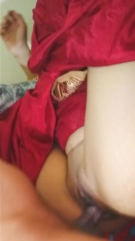 Suami ngentot memek istrinya di sewa sama temannya sendiri
