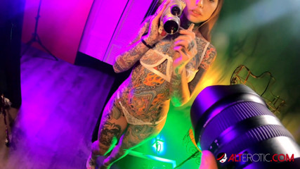 Alt Erotic: Behind the scenes fun with tattooed ladies Tiger Lilly and...