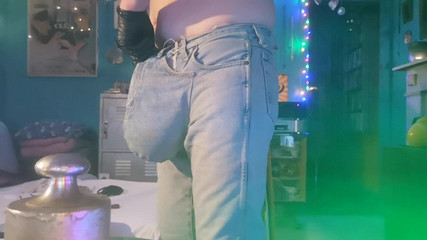 Monster_Meat_: Spettacolo di jeans rigonfiamento a mano