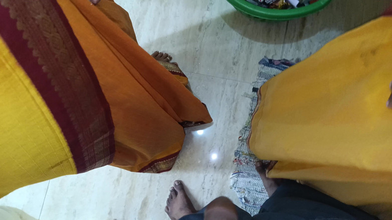 Pushpa porn: Suri rumah dengan adik tiri berkongkek di dapur