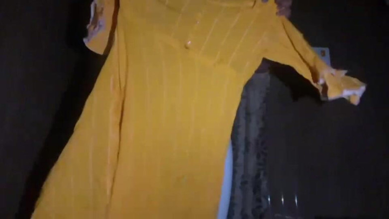 DominantSnowball44: Madrastra sexy cambiándose de ropa delante de mí