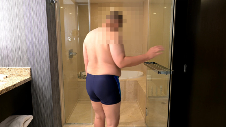 Azn Dad: Азиатский папочка в Speedo раздевается, получает горячий душ и мастурбирует